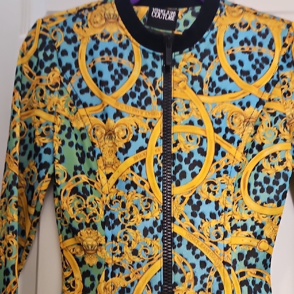 Elegant Long Sleeve Dress with Blue and Yellow Patterns - Picture 6 of 6